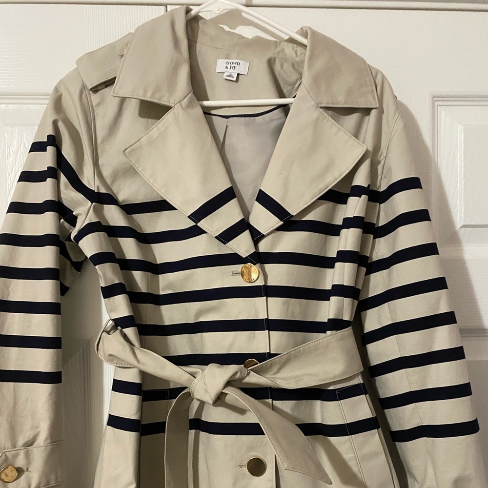 BRAND NEW crown and ivy coat